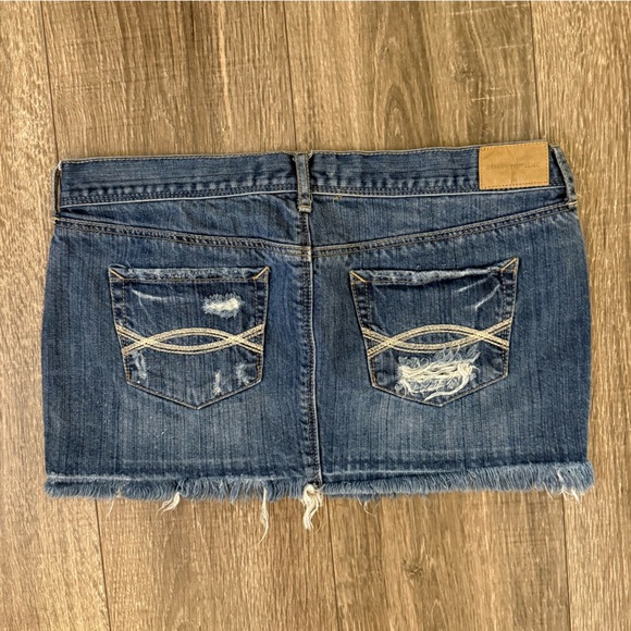 Abercrombie & Fitch Frayed Hem Vintage Denim Mini Skirt - Blue - Picture 3 of 3
